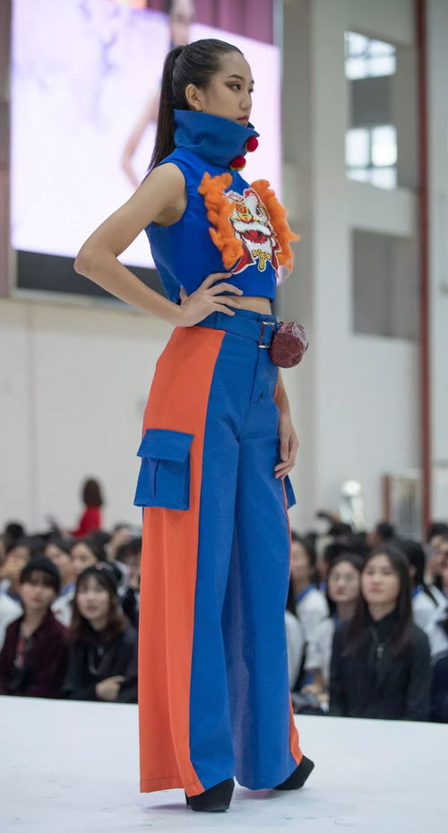 用藝術向未來致敬 寶安職校舉行服裝 動漫專業畢業作品展